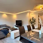 Elegant & Spacious Apartment - Paris 20